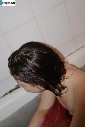 The girl in the bathroom plays with wax. Part 2. Thumb 16