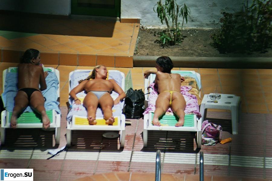 Girls sunbathe topless near the pool. Part 2. Photo 28