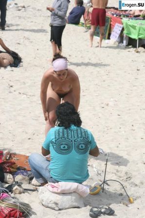 And again, hippies. Now on the beach. Part 2. Thumb 16