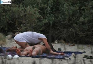 And again, hippies. Now on the beach. Part 2. Thumb 40