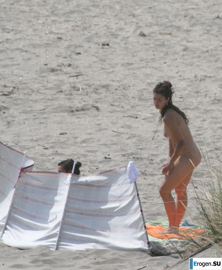 And again, hippies. Now on the beach. Part 4. Photo 33