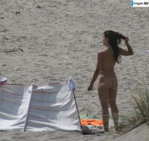 And again, hippies. Now on the beach. Part 4. Thumb 35