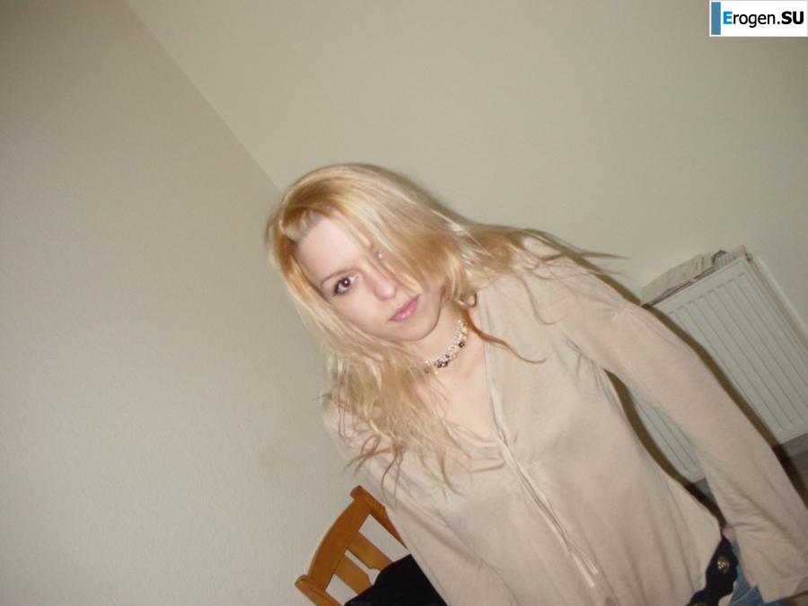 Миниатюрная любительница сексуальных игр. Фото 3