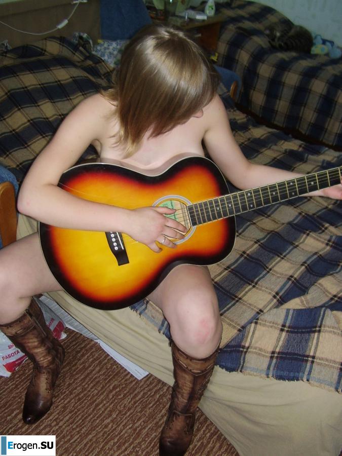 A beautiful girl takes a picture of herself. Part 2. Photo 19