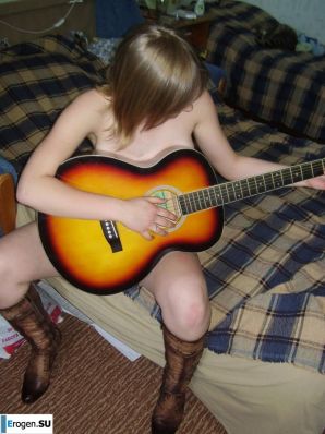 A beautiful girl takes a picture of herself. Part 2. Thumb 19