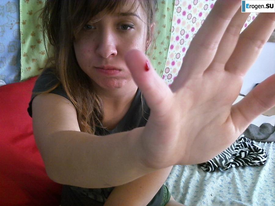 He grimaces and takes a picture of himself. Photo 23