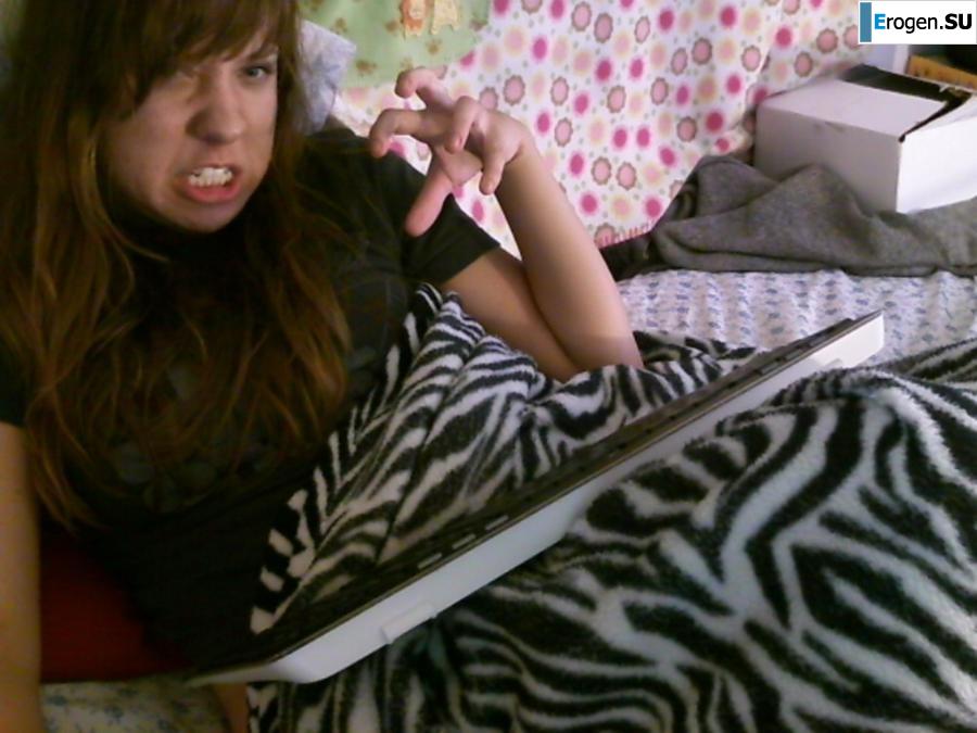 He grimaces and takes a picture of himself. Photo 54