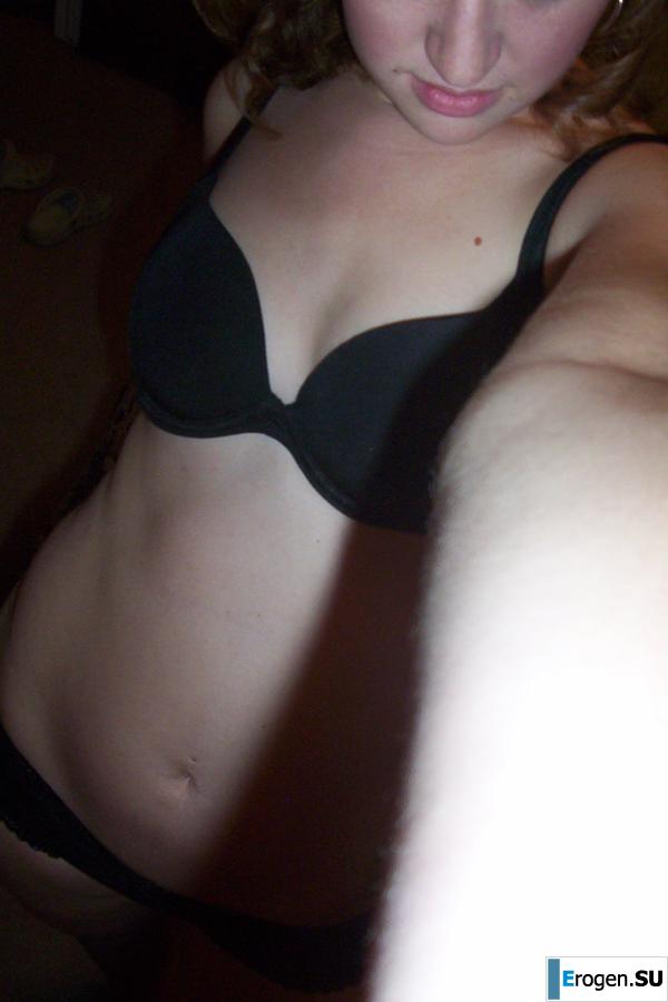 Curly-haired brunette. Photo 16