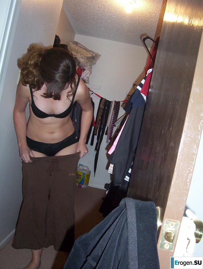 Curly-haired brunette. Photo 8