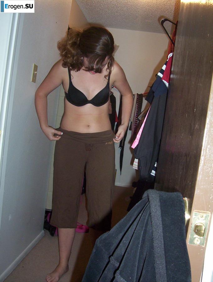 Curly-haired brunette. Photo 9