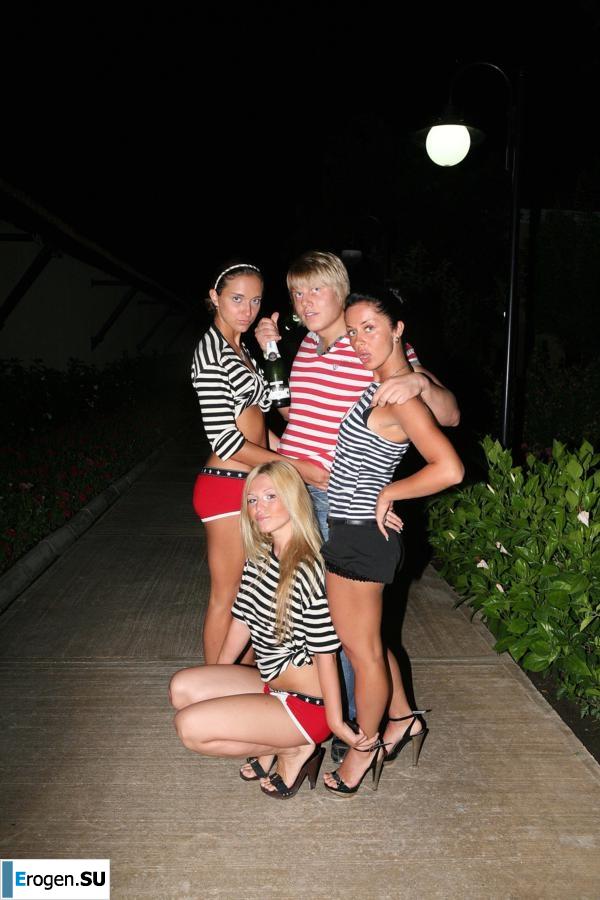 A company of Russians ignites in Turkey. Photo 8