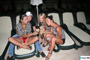 A company of Russians ignites in Turkey. Thumb 14