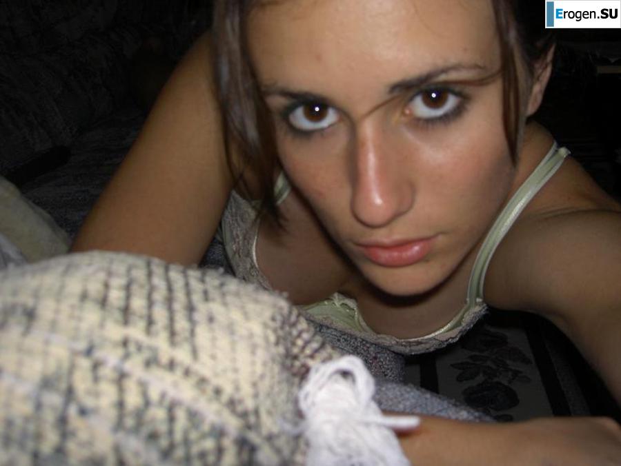 Красивая болгарка позирует дома и на пляже. Фото 20