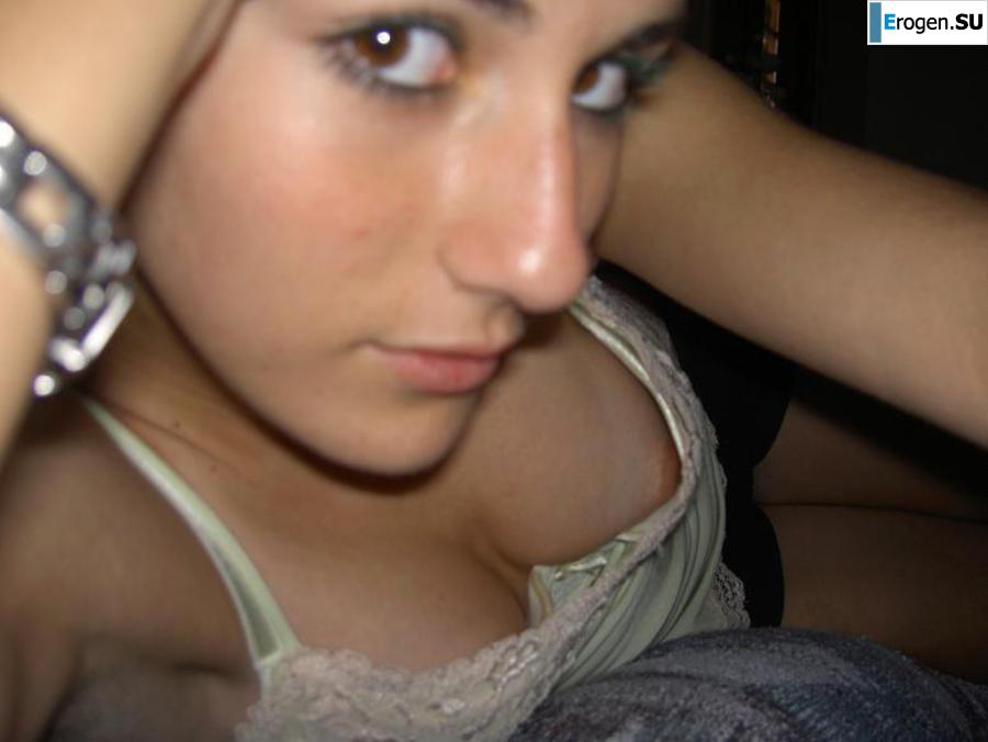 Красивая болгарка позирует дома и на пляже. Фото 23