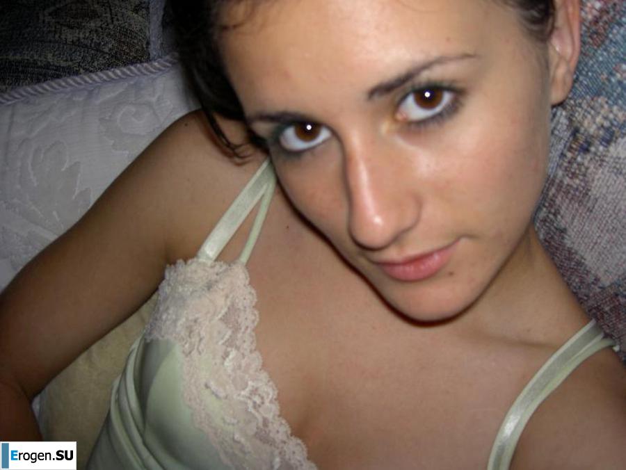 Красивая болгарка позирует дома и на пляже. Фото 29