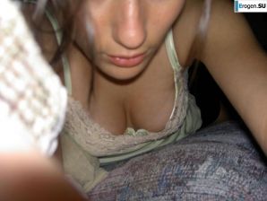 Красивая болгарка позирует дома и на пляже. Эскиз 22