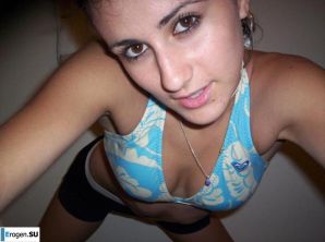 Красивая болгарка позирует дома и на пляже. Часть 2. Эскиз 12