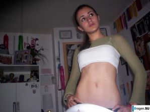 Красивая болгарка позирует дома и на пляже. Часть 2. Эскиз 22