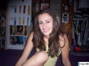 Красивая болгарка позирует дома и на пляже. Часть 2. Эскиз 23