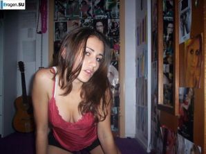 Красивая болгарка позирует дома и на пляже. Часть 2. Эскиз 27