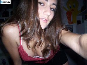 Красивая болгарка позирует дома и на пляже. Часть 2. Эскиз 28