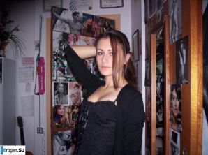 Красивая болгарка позирует дома и на пляже. Часть 2. Эскиз 30