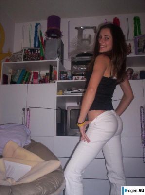 Красивая болгарка позирует дома и на пляже. Часть 2. Эскиз 31