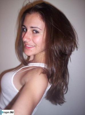 Красивая болгарка позирует дома и на пляже. Часть 2. Эскиз 32