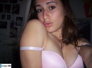 Красивая болгарка позирует дома и на пляже. Часть 2. Эскиз 35