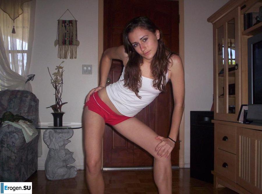 Красивая болгарка позирует дома и на пляже. Часть 3. Фото 9