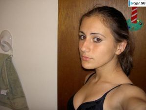 Красивая болгарка позирует дома и на пляже. Часть 3. Эскиз 16