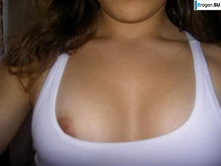 A beautiful Bulgarian posing at home and on the beach. Part 5. Photo 10