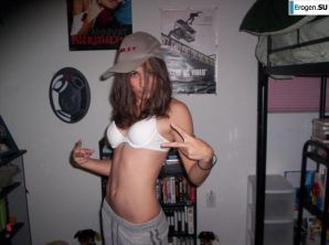 A beautiful Bulgarian posing at home and on the beach. Part 5. Thumb 18