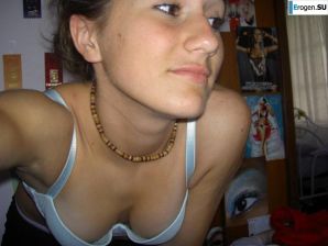 A beautiful Bulgarian posing at home and on the beach. Part 5. Thumb 24