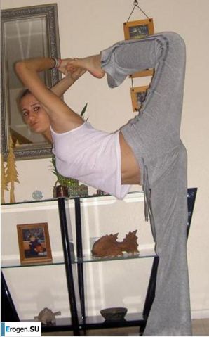 A beautiful Bulgarian posing at home and on the beach. Part 5. Thumb 25