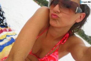 A beautiful Bulgarian posing at home and on the beach. Part 5. Thumb 35