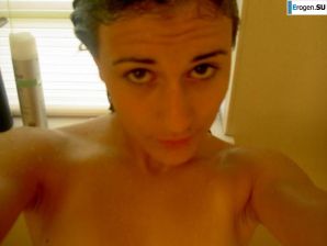 A beautiful Bulgarian posing at home and on the beach. Part 5. Thumb 9