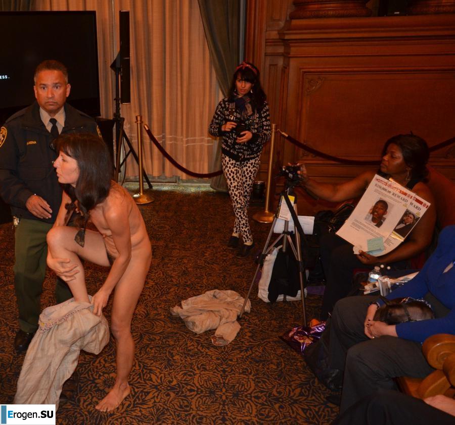 Обнажения в знак протеста. Фото 13