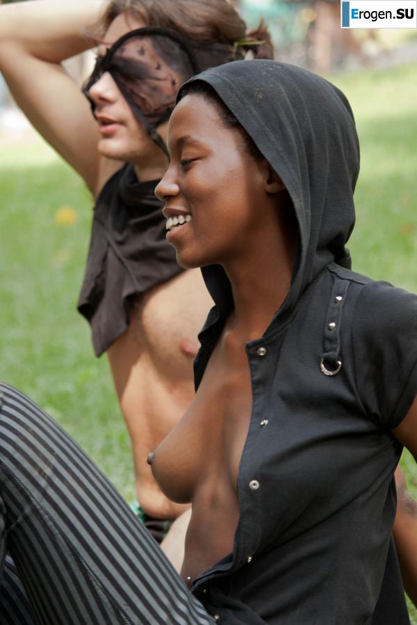 Обнажения в знак протеста. Фото 19