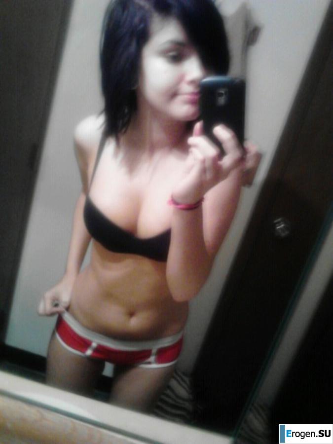 Young brunette. Photo 2