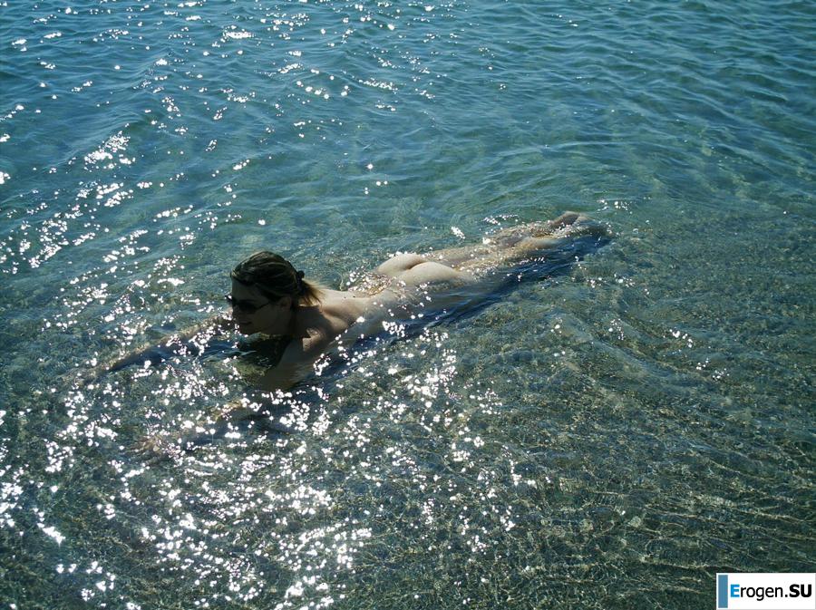 Posing at the sea. Photo 10