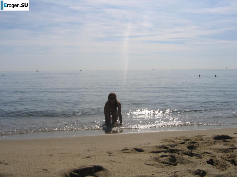 Posing at the sea. Photo 26