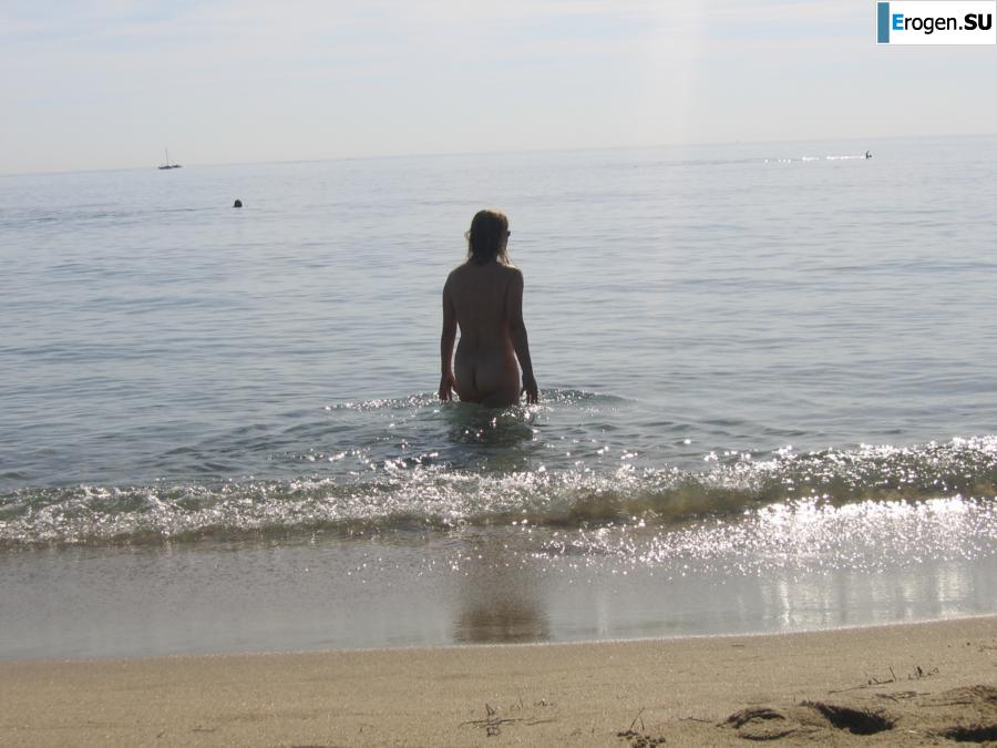 Posing at the sea. Photo 30