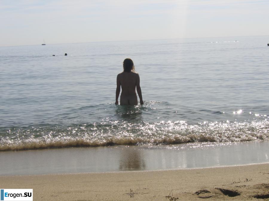 Posing at the sea. Photo 31