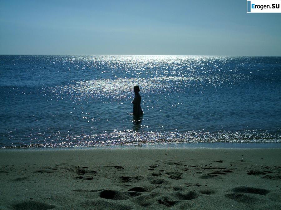 Posing at the sea. Photo 7