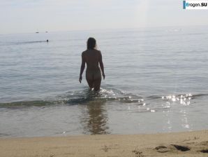 Posing at the sea. Thumb 28