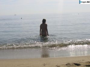 Posing at the sea. Thumb 30