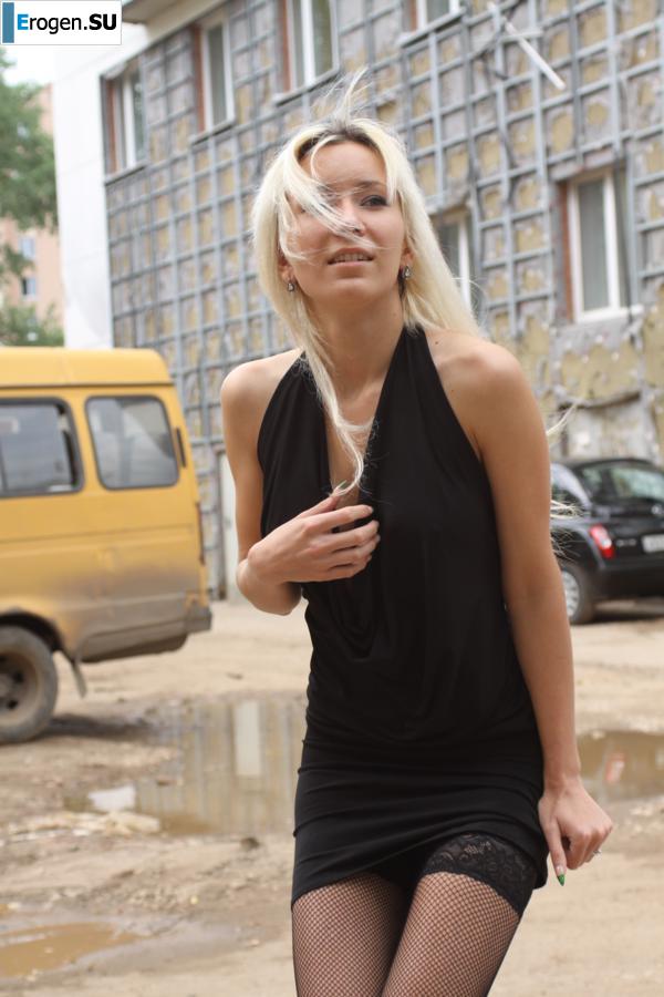 Nastya from Samara walks around the city and shows herself. Photo 13