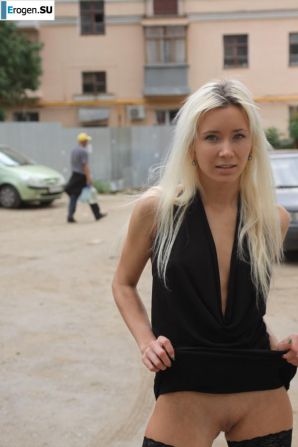 Настя из Самары ходит по городу и показывает себя. Эскиз 34