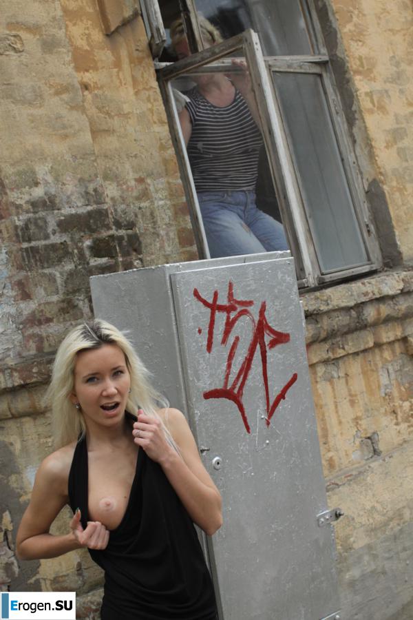 Nastya from Samara walks around the city and shows herself. Part 2. Photo 16